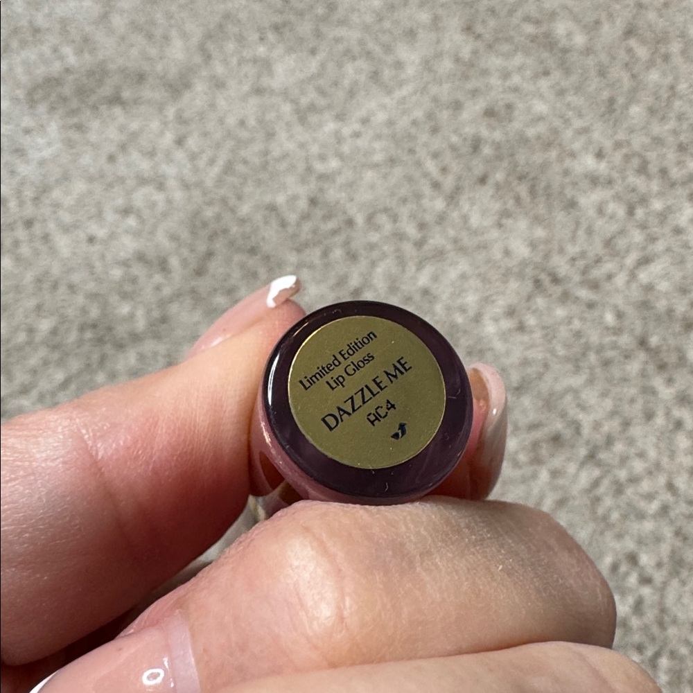 Estée Lauder Dazzle Me Lip Gloss Golden Peach Limited Edition NWT - Picture 9 of 9